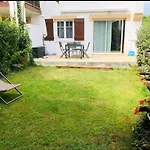 Avec Jardin à Côté De La *